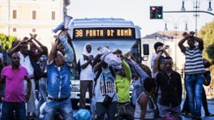 Zusammenstöße zwischen Polizei und Migranten
