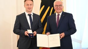 Matthias Maurer hat das Bundesverdienstkreuz erhalten. Foto: dpa/Britta Pedersen