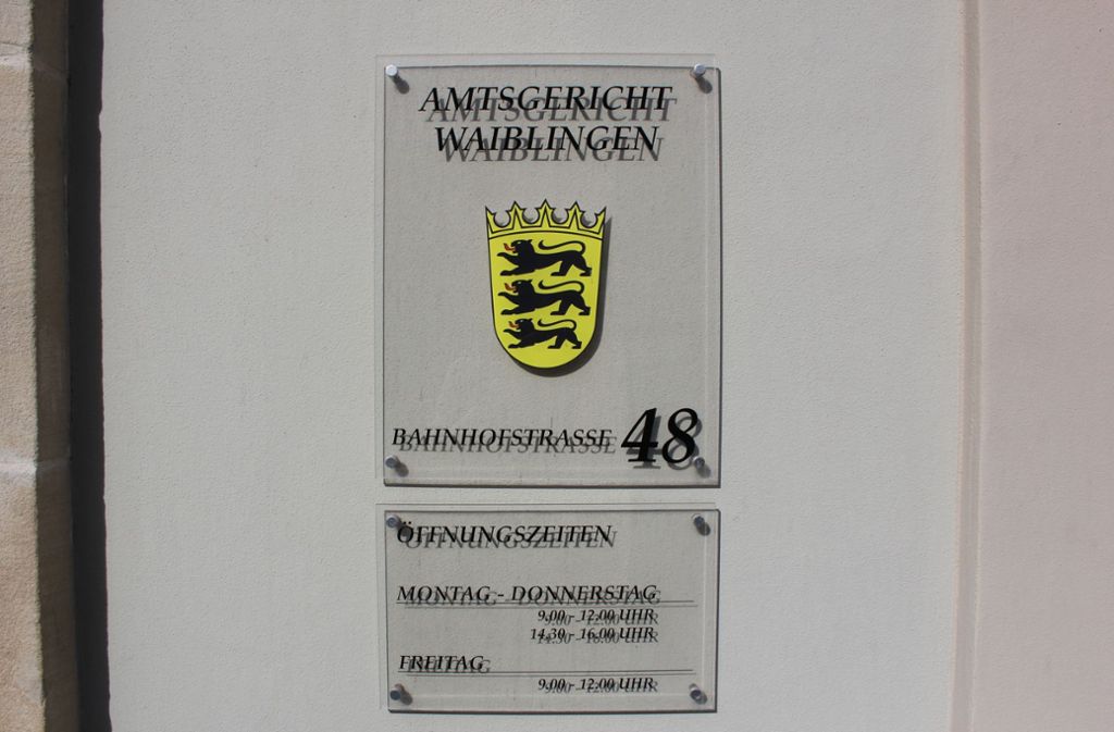 Prozess Um Falsche Tuv Plaketten Richterin Muss Angeklagte