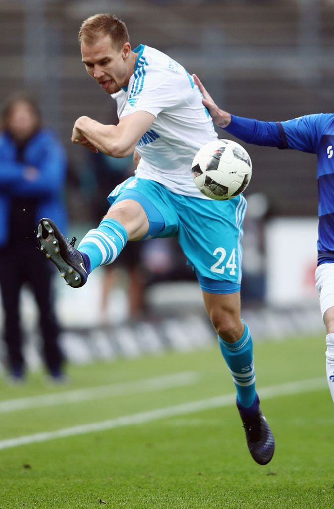 Die Rückrunde der Saison 2016/17 spielte Badstuber beim FC Schalke.