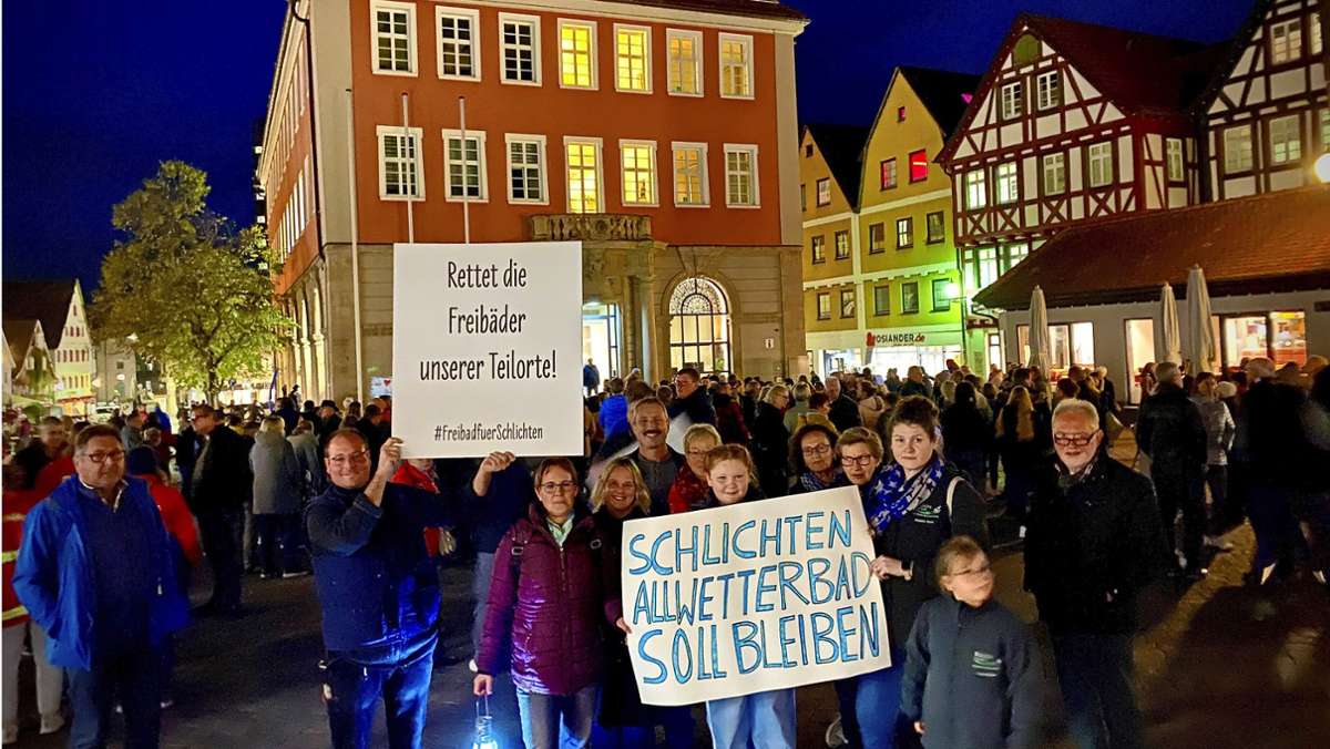 Demo bei Ratssitzung in Schorndorf: Aufstand gegen drohende Bäderschließung