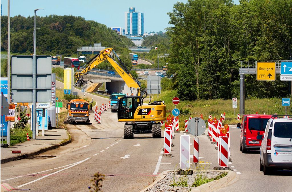 Einfallstor dicht: Die Ortseinfahrt in Echterdingen-Nord wird durch Bagger zur Sperrzone. Foto: Pressefoto Horst Rudel