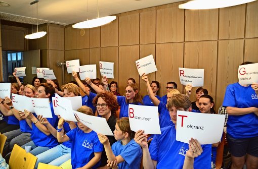 „Engelbergschule bleibt“: Das forderten viele der Zuhörer in der jüngsten Bezirksbeiratssitzung. Foto: Martin Braun