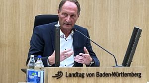 Der Karlsruher Polizeivizepräsident Hans Matheis sagte am Montagabend im Untersuchungsausschuss aus. Foto: Nico Pointner/dpa/Nico Pointner