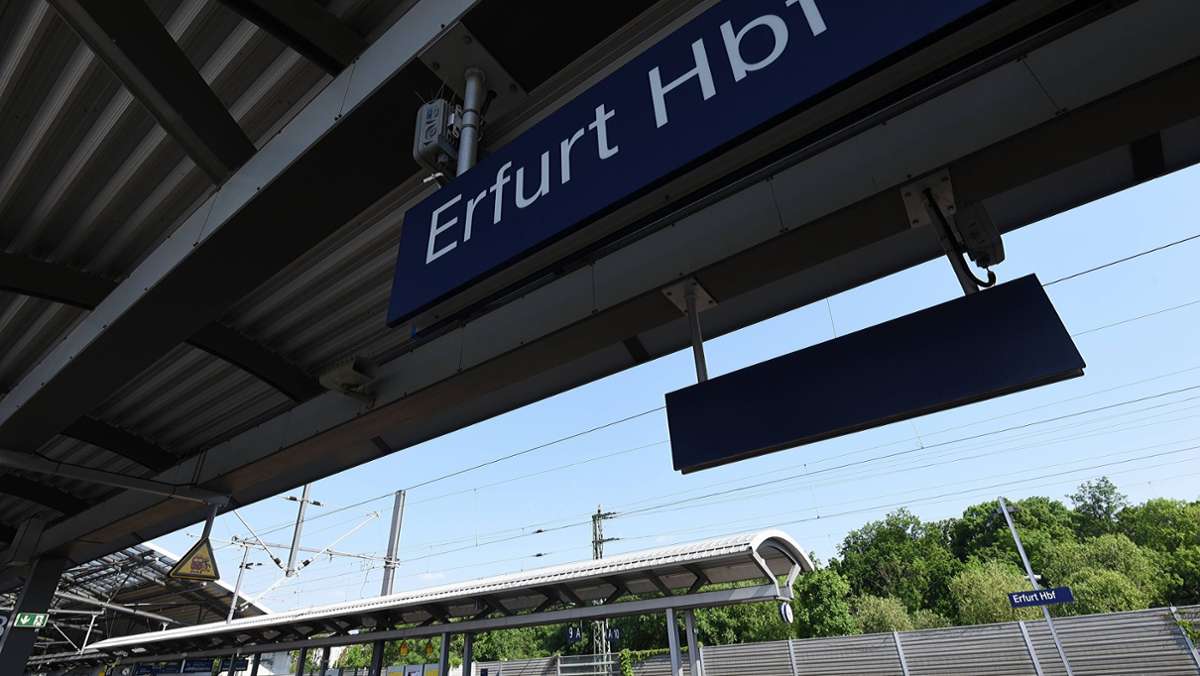 Notbremsung am Erfurter Bahnhof: Nach Raucherpause: Frau will auf rollenden Zug springen
