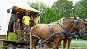 Die Reise mit dem Pferdewagen durch Europa kostete Franziska Heck und Baptiste Le Pennec nur wenig Geld. Foto: privat