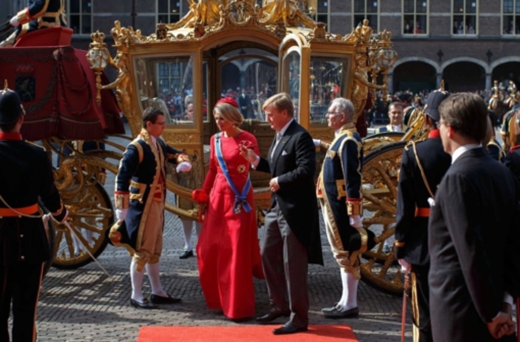 König Willem-Alexander und Königin Máxima auf dem Weg ins Parlament in Den Haag. Foto: dpa