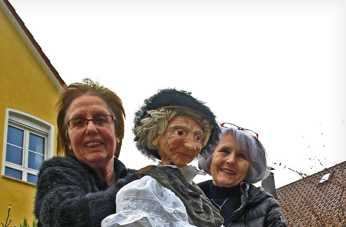 Ursula Wasmer (l.) und Brunhilde Weissmüller mit der Oma Foto: Susanne Müller-Baji