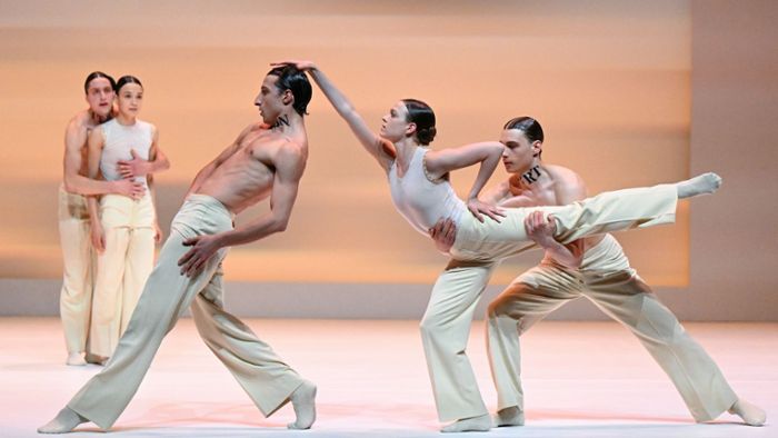 Drei Uraufführungen beim Stuttgarter Ballett: Das bietet der Tanzabend „Creations X-XII“