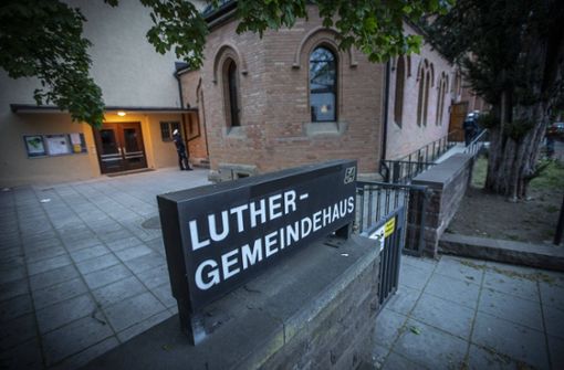 Die Lutherkirche in Bad Cannstatt wurde am Mittwochabend geräumt. Foto: 7aktuell.de/Simon Adomat