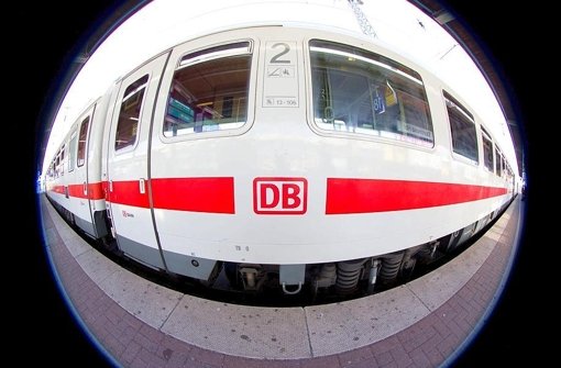 Fahrkarten für die Bahn lassen sich online kaufen – Gauner versuchen kräftig daran mitzuverdienen Foto: dpa