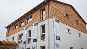 Blick auf eine durch Holzbauweise erstellte zukünftige Flüchtlingsunterkunft in Korntal-Münchingen (Baden-Württemberg). Foto: dpa