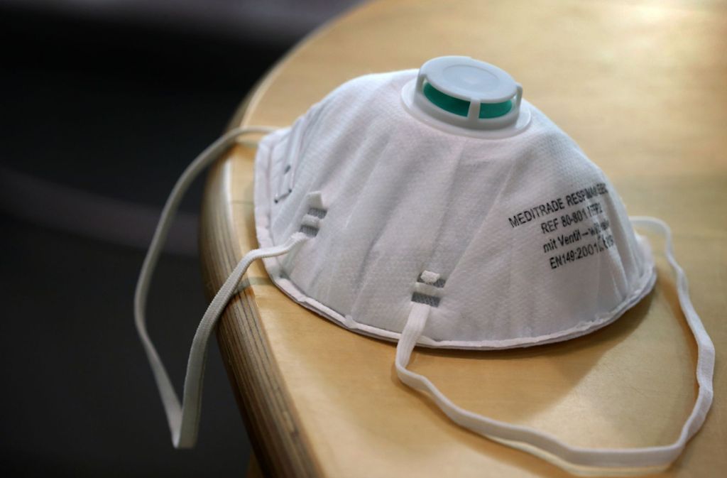 Zur Behandlung von Coronavirus-Patienten sind Schutzmasken erforderlich – doch die sind Mangelware. Foto: dpa/Karl-Josef Hildenbrand
