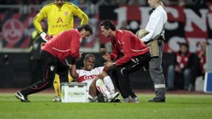 Daniel Didavi mit schmerzverzerrtem Gesicht – der VfB-Spieler kommt aber immer wieder auf die Beine. Foto: Baumann