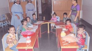 Dank der Spende aus Sillenbuch können die Kinder an der St. Mary’s Play School Ganganagar nun an einem Tisch essen. Foto: privat