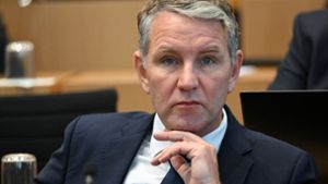 Gegen den AfD-Politiker Björn Höcke soll wegen eines verbotenen Nazispruchs ermittelt werden. Foto: dpa/Martin Schutt