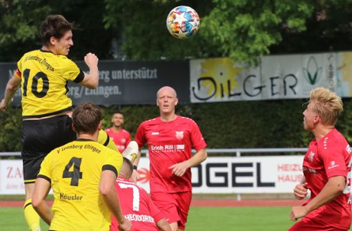 Kapitän Marco Seufert (li.) traf zum 2:2-Ausgleich – doch mehr war für den SV Leonberg/Eltingen gegen den TASV Hessigheim nicht drin. Foto: Andreas Gorr