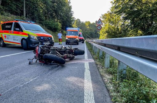 Ein Motorradfahrer wurde schwer verletzt ins Krankenhaus gebracht. Foto: SDMG/Dettenmeyer