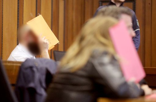 Die beiden Angeklagten stehen in Mönchengladbach vor Gericht. Foto: dpa