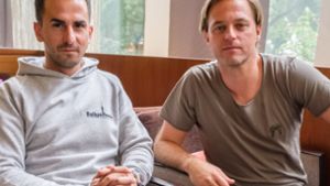 Serkan Eren (links) und Timo Hildebrand organisieren  die Benefizgala für den Verein „Stuttgart helps“. Foto: Lichtgut/Achim Zweygarth
