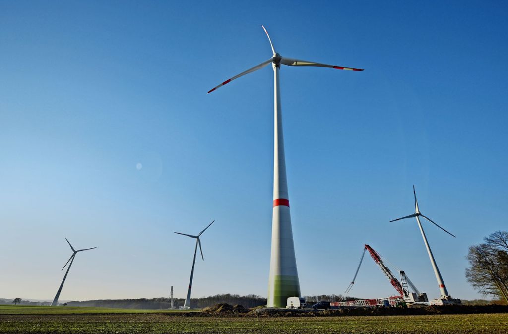 Windenergiepark in Braunsbach: Ein Teil der Windräder darf sich drehen Foto: dpa