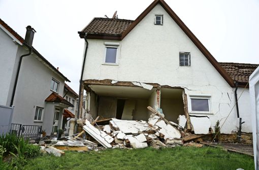 Das stark beschädigte Gebäude in der Adlerstraße in Wernau war unbewohnt. Foto: /SDMG/Woelfl
