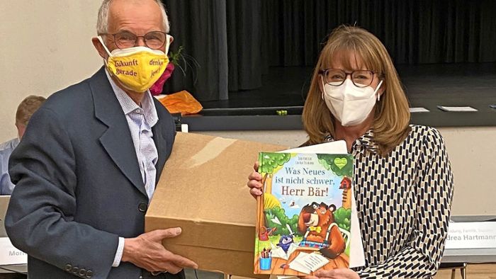 Stadtrat spendet Bücher für Kinder