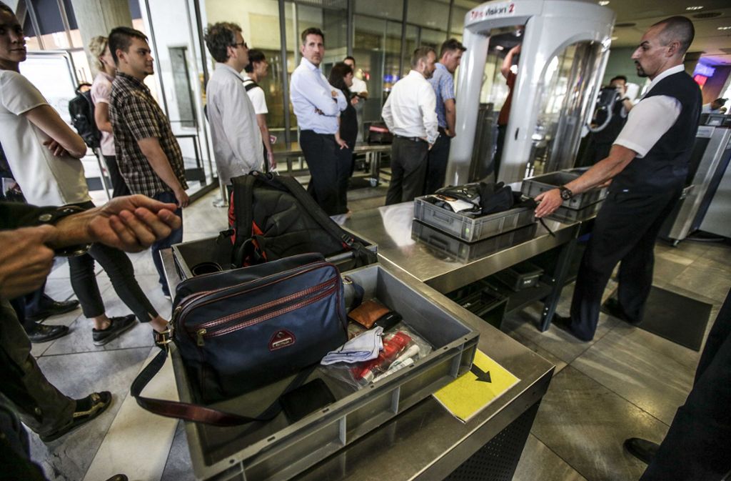Flughafen Spendet 20 000 Objekte Fur Die Filderstadter Tafel