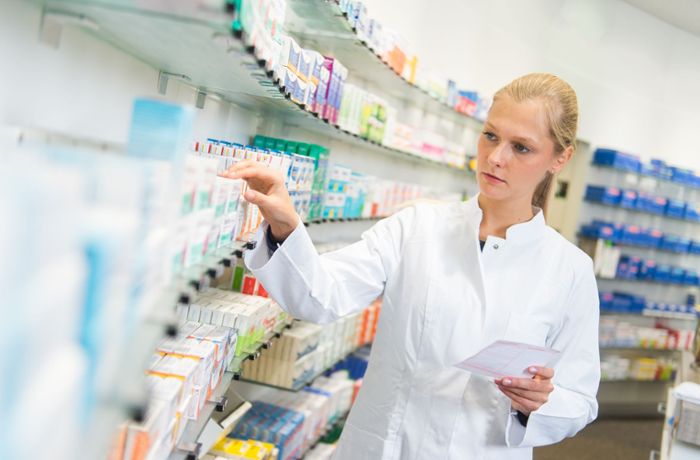 Knappheit bei Medikamenten: Apotheken und Krankenkassen im Zwist über  Lauterbachs neues Gesetz