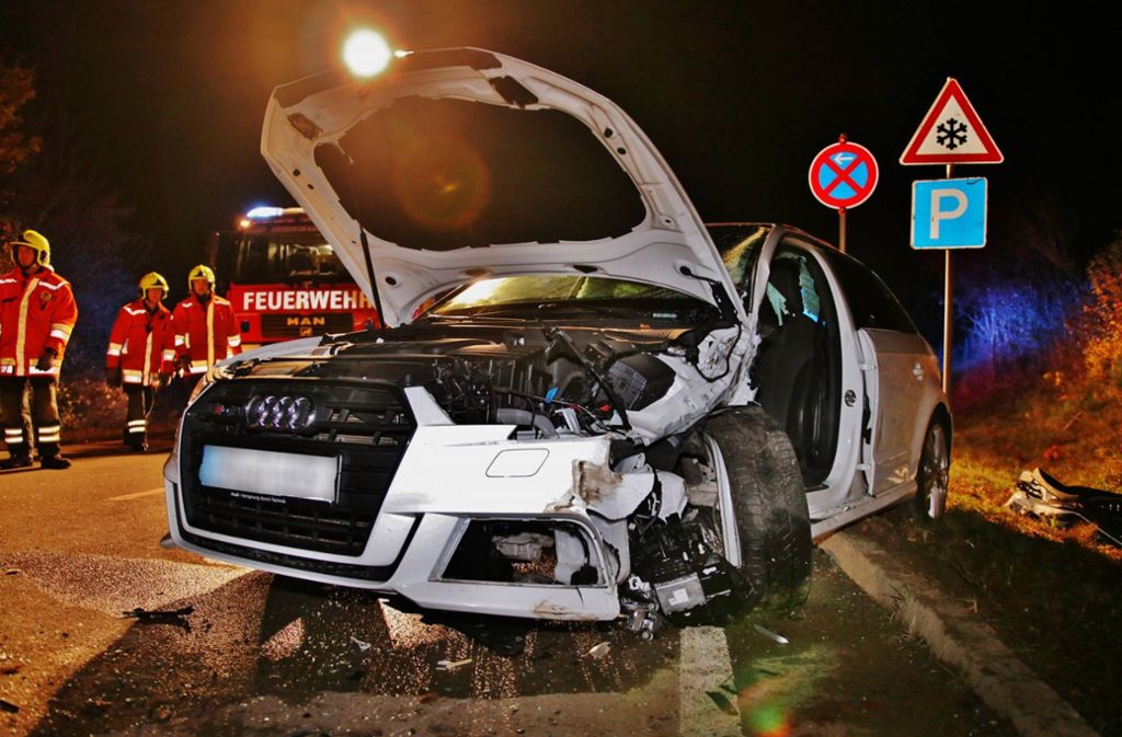 In dem Audi wurde die 61 Jahre alte Fahrerin eingeklemmt. Foto: 7aktuell.de/ Lermer
