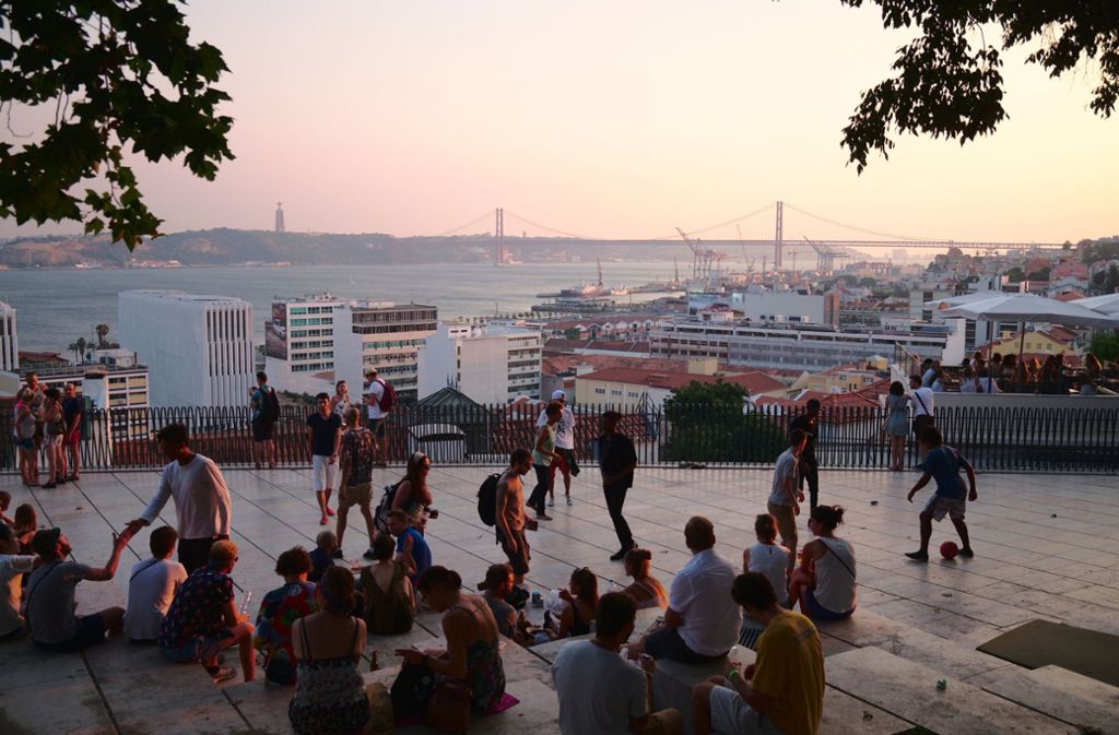 Portugal ist angesagt wie nie – die Touristen strömen in großer Zahl, nicht nur  an die Algarve, sondern auch in die Hauptstadt Lissabon (Bild).Foto: dpa Foto:  