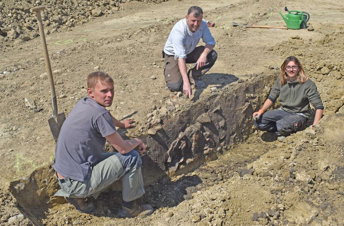 Die Archäologen haben schon viele Fundstücke sichergestellt. Foto: dpa/Benjamin Herbst