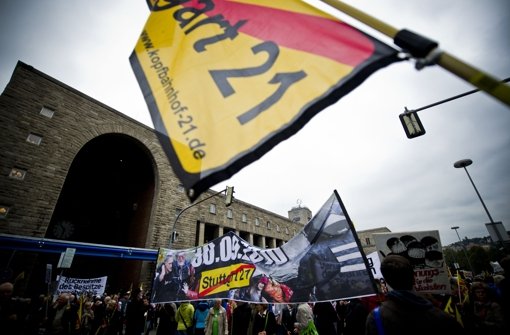 Die Montagsdemonstration Vor dem Hauptbahnhof Foto: Max Kovalenko