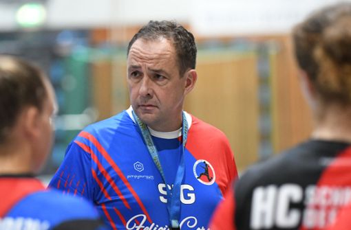 Kritischer Blick von HC-Trainer Steffen Irmer-Giffoni. Noch läuft es im neuen Jahr nicht rund. Foto: Maximilian Hamm