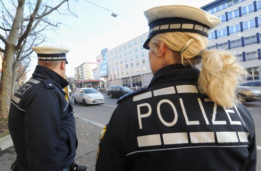 Die Polizei in Karlsruhe wurde in der Nacht zum Freitag von einem Unbekannten in Atem gehalten. (Symbolbild) Foto: dpa