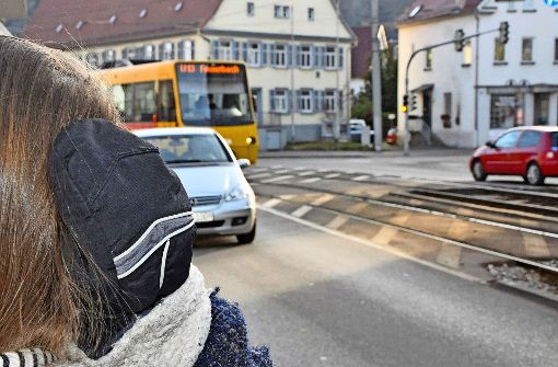 Zur Dämpfung des Lärms der Stadtbahn in den Kurven fordert der Bezirksbeirat eine Begrünung der Schottertrasse Foto: Georg Linsenmann