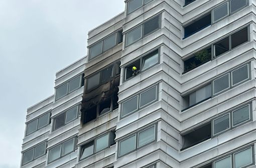 Der Brand war im zwölften Stock eines Hochhauses ausgebrochen. Foto: dpa/Annette Riedl