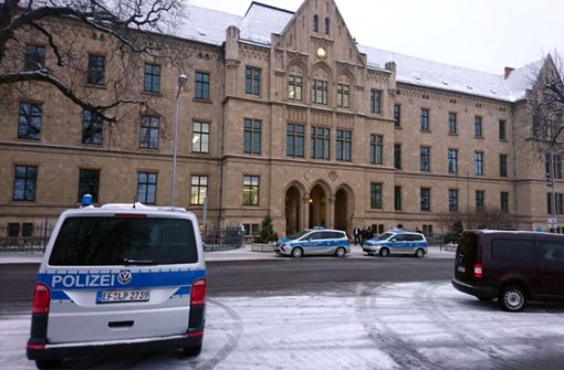 In Erfurt wurden rund 30 Bedienstete aus dem Gerichtsgebäude gebracht. Foto: dpa-Zentralbild