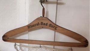 Auch ein Kleiderbügel aus dem alten Mineral-Bad Berg gehört zur Ausstellung. Foto: Muse-O