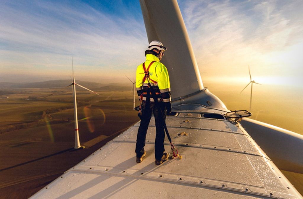 Arbeiten in luftiger Höhe: Der Versorger EnBW setzt auf Windenergie.