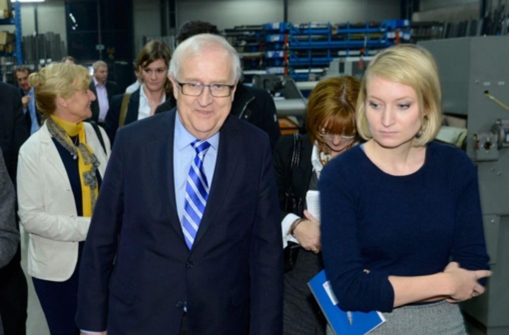 Der FDP-Fraktionschef Rainer Brüderle hat sich nicht bei der Journalistin Laura Himmelreich entschuldigt und will weiter schweigen. Er sagte nur: Sexismus ist eine Debatte, die läuft. Foto: dpa