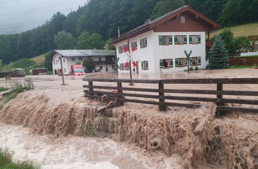 Der Landkreis Berchtesgadener Land hat nach starkem Regen wegen Hochwassers den Katastrophenfall ausgerufen. Foto: dpa/Kilian Pfeiffer
