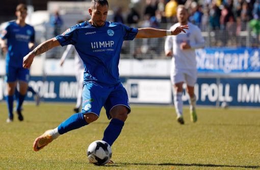 Kickers-Antreiber Luigi Campagna will mit den Blauen aufsteigen. (Archivbild) Foto: Pressefoto Baumann/Volker Müller