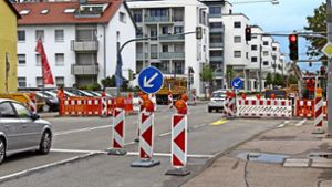 Weil neue Kabel verlegt werden, ist die Vaihinger Straße eine Baustelle. Foto: Jacqueline Fritsch