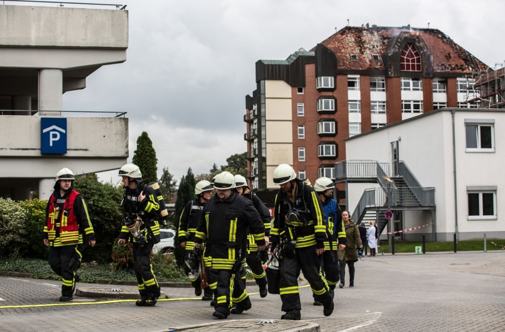 Die Polizei in Bochum kämpfte stundenlang gegen die Flammen in einem Krankenhaus.