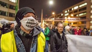 Stuttgarter Bürger demonstrieren am Neckartor gegen die Feinstaubbelastung. Foto: Lichtgut/Julian Rettig