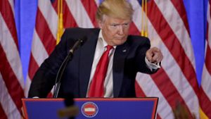 Donald Trump gibt sich offensiv, doch wenn es um sein Firmenimperium geht, ist er eher zurückhaltend. Foto: AP