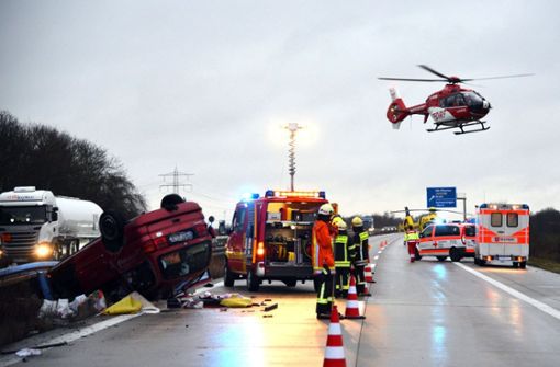 In Mannheim hat sich ein Unfall ereignet. Auch ein Hubschrauber war im Einsatz. Foto: dpa