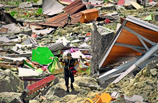 Die Zahl der Todesopfer der Erdbeben- und Tsunamikatastrophe in Indonesien ist wieder gestiegen. Foto: AP