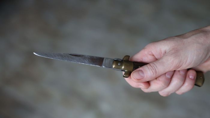 Nach Streit in einer Gaststätte: Mann mit Messer schwer verletzt